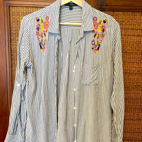 Embroidered shirt - Picture 1 of 3